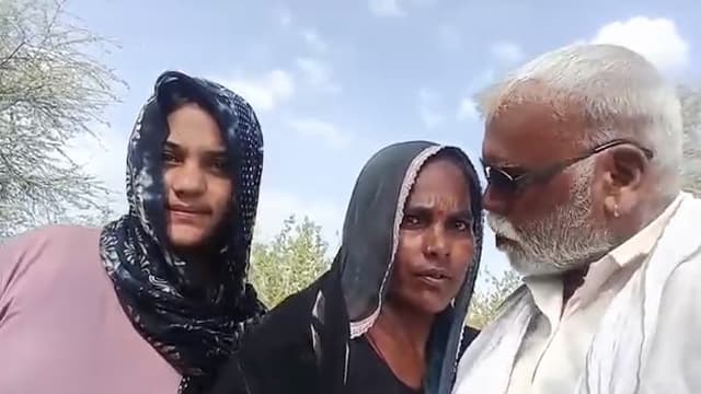Indian Mature Two Aunty Outdoor Enjoying With Old Man 4 Clip